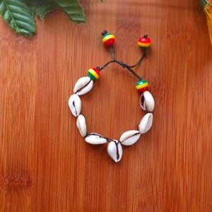 1PC Beautiful Cowrie Shell Rasta Bracelet